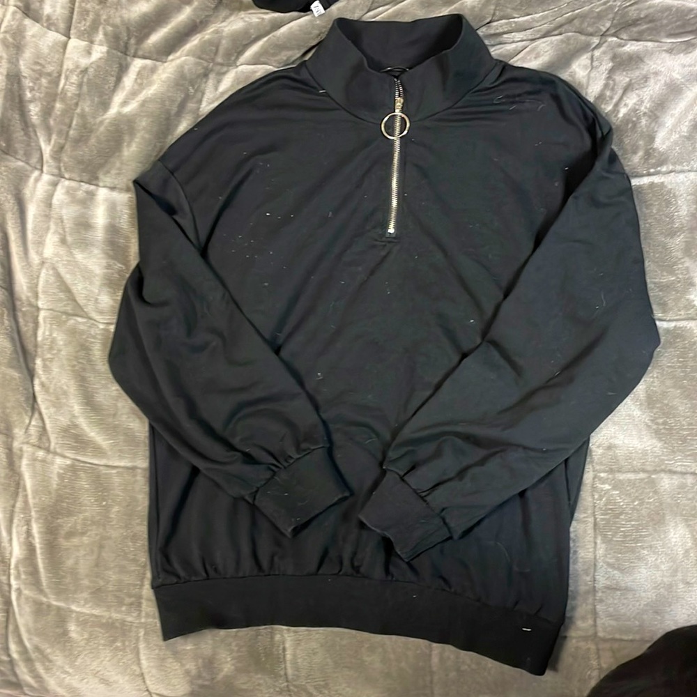 Black SHEIN sweatshirt with zipper. Size M